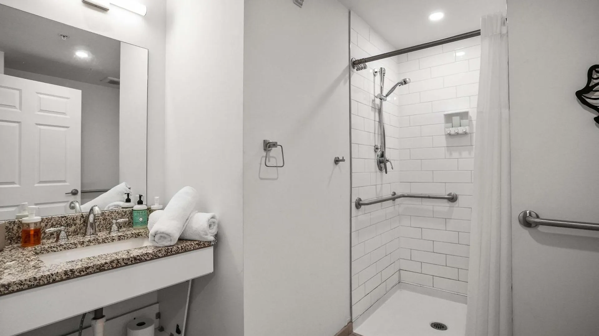 CozySuites Stunning 1BR in Downtown Pitts 1 Pittsburgh